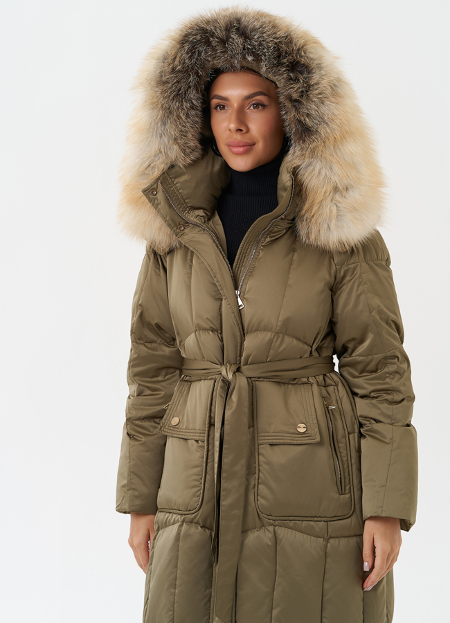 Пуховик с капюшоном из меха лисы модель № 28850 универмаг малина