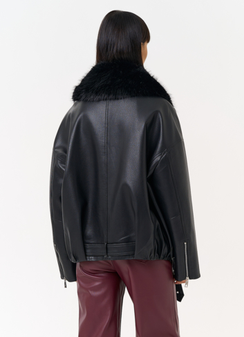 Женская утепленная куртка из эко кожи черного цвета