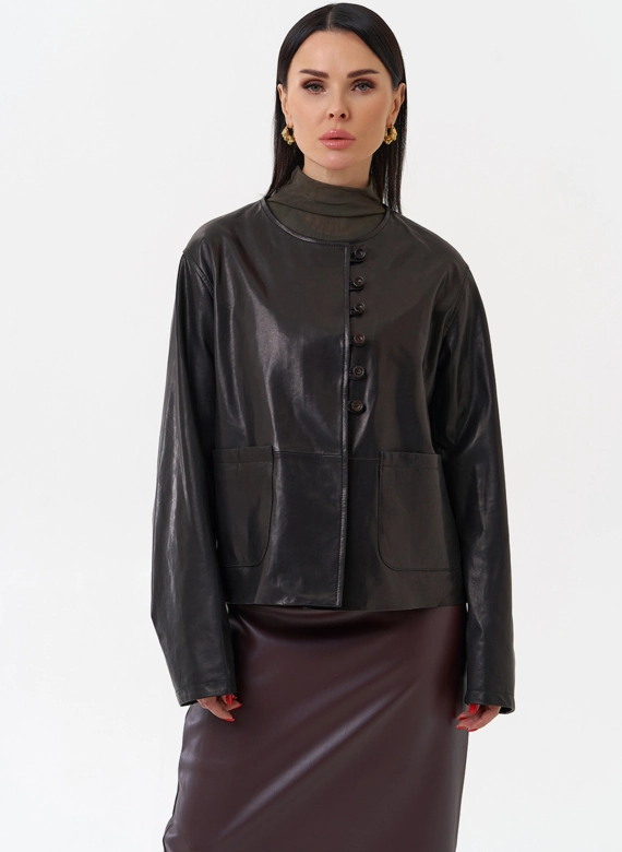 Кожаная куртка на пуговицах