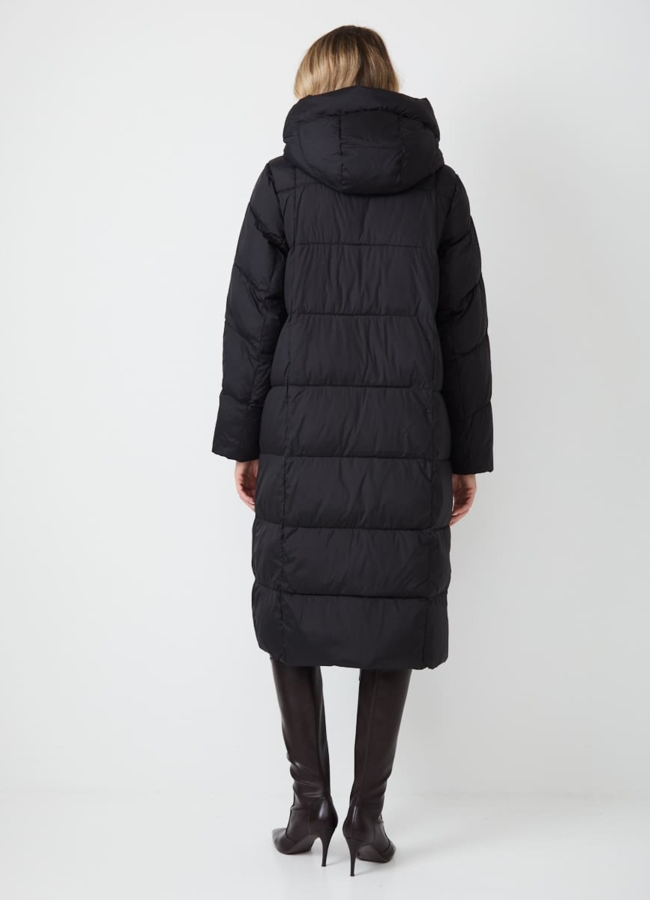 фото Женский пуховик черного цвета с капюшоном модель № 31152