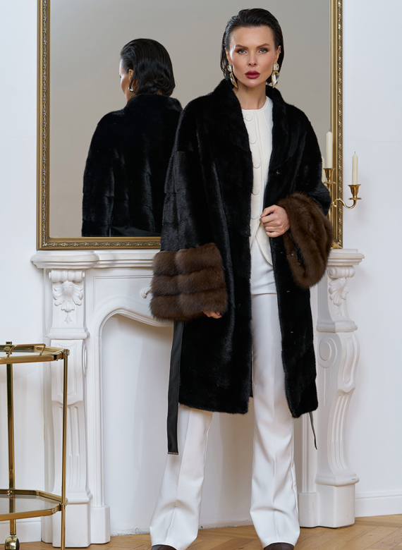 Норковая шуба с манжетами из меха куницы