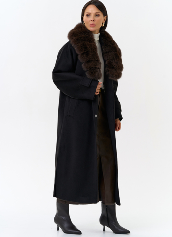 Женское утепленное пальто с отделкой из меха песца