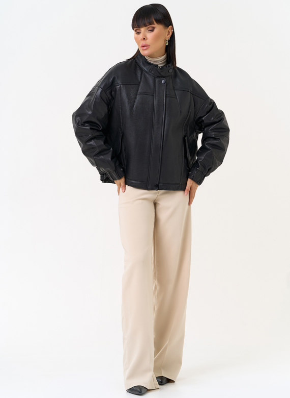 Женский пуховик из натуральной кожи черного цвета