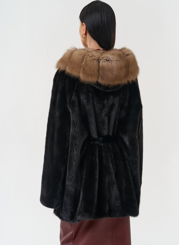 Норковая шуба с капюшоном из меха куницы