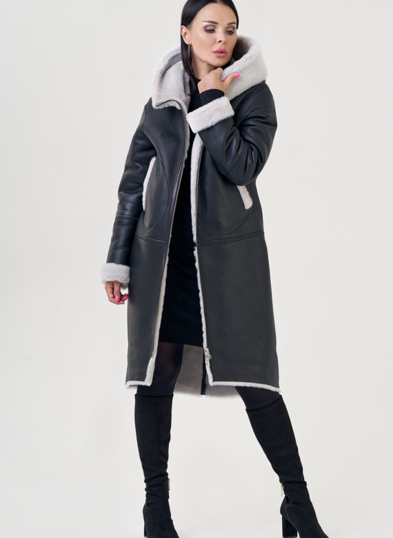 Двухсторонняя женская дубленка с капюшоном