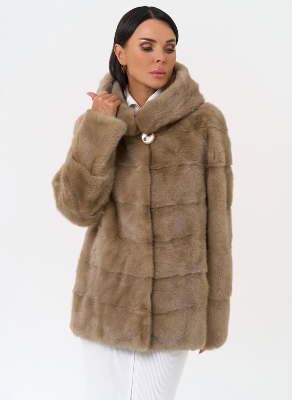 Короткая шуба с капюшоном