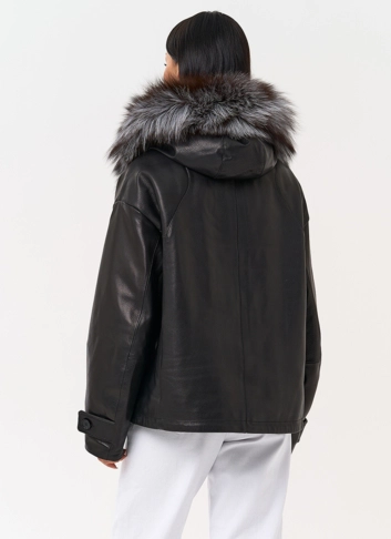 Куртка с капюшоном из натуральной кожи фото