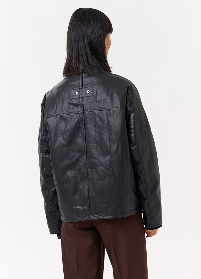 фото Женский пуховик из натуральной кожи с отделкой из овчины модель № 28577