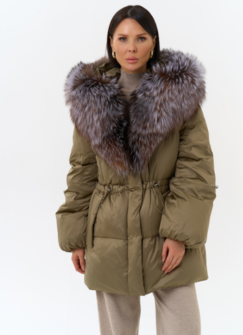 Женский пуховик с капюшоном из меха блюфрост