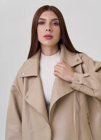Женская куртка оверсайз из эко кожи фото
