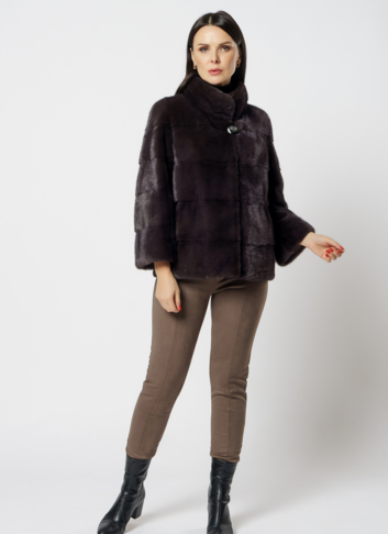 Норковая шуба с воротником стойкой коричневого цвета
