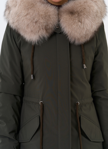 Женская парка с капюшоном из меха песца