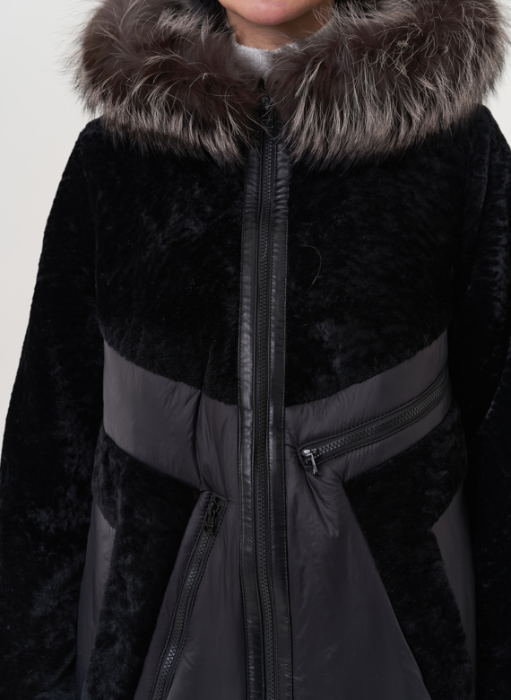 Комбинированный пуховик с овчиной