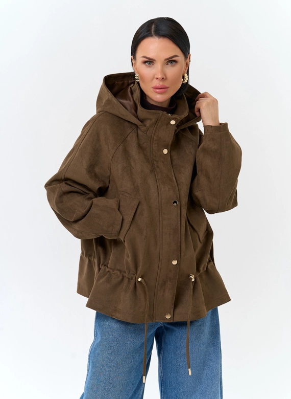 Женская утепленная куртка из эко замши с капюшоном