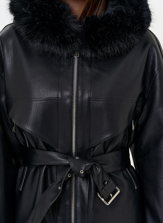 Женская утепленная куртка из эко кожи с поясом фото